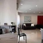 Marsaxlokk, Cozy, Spacious 3 Bedroom Maisonette, 1 Min Walk From Seafront Дом отдыха