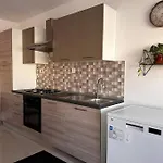 Marsaxlokk, Cozy, Spacious 3 Bedroom Maisonette, 1 Min Walk From Seafront Марсашлокк