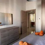 Marsaxlokk, Cozy, Spacious 3 Bedroom Maisonette, 1 Min Walk From Seafront Марсашлокк