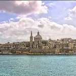 Marsaxlokk, Cozy, Spacious 3 Bedroom Maisonette, 1 Min Walk From Seafront Марсашлокк