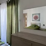 Marsaxlokk, Cozy, Spacious 3 Bedroom Maisonette, 1 Min Walk From Seafront * Марсашлокк