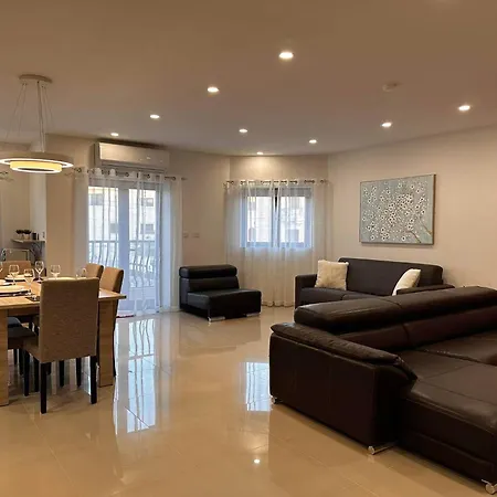 Marsaxlokk, Cozy, Spacious 3 Bedroom Maisonette, 1 Min Walk From Seafront Дом отдыха *