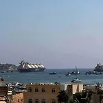 بيت للعطل Marsaxlokk, Cozy, Spacious 3 Bedroom Maisonette, 1 Min Walk From Seafront مرسلوك