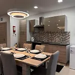 Marsaxlokk, Cozy, Spacious 3 Bedroom Maisonette, 1 Min Walk From Seafront مرسلوك