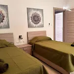 بيت للعطل Marsaxlokk, Cozy, Spacious 3 Bedroom Maisonette, 1 Min Walk From Seafront