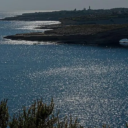 Tatil Evi Marsaxlokk, Cozy, Spacious 3 Bedroom Maisonette, 1 Min Walk From Seafront *