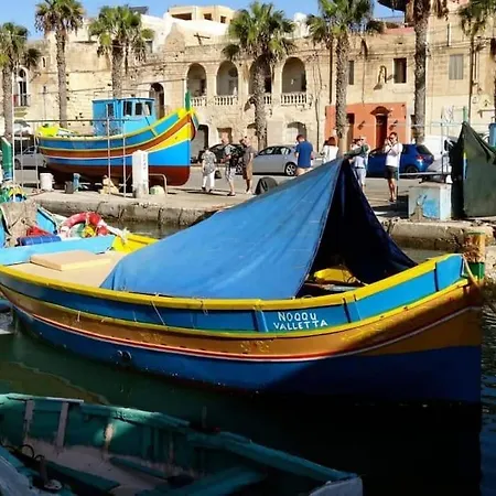 Marsaxlokk, Cozy, Spacious 3 Bedroom Maisonette, 1 Min Walk From Seafront Tatil Evi *