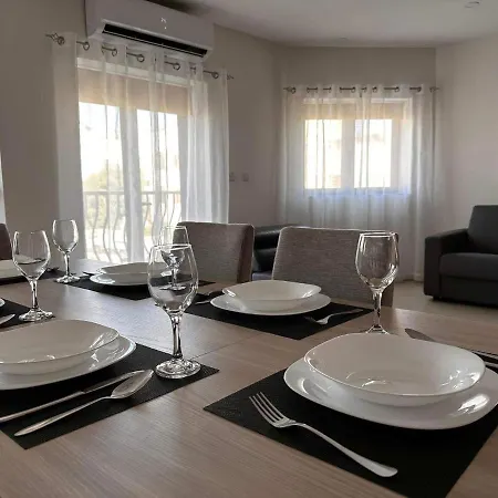 Marsaxlokk, Cozy, Spacious 3 Bedroom Maisonette, 1 Min Walk From Seafront Tatil Evi *
