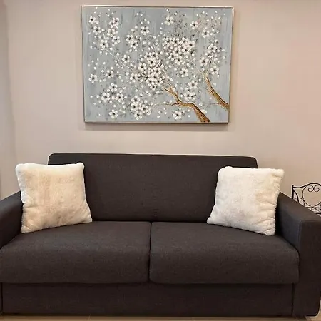Cozy, Spacious 3 Bedroom Maisonette, 6 To 8 Ppl, 1 Min Walk From Seafront Holiday home *