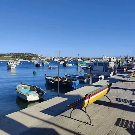 Marsaxlokk, Cozy, Spacious 3 Bedroom Maisonette, 1 Min Walk From Seafront *