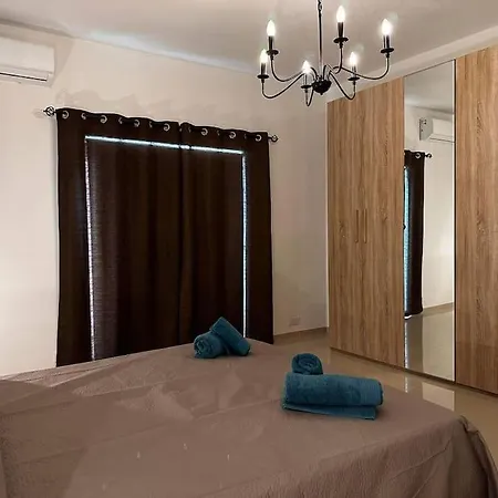 Holiday home Cozy, Spacious 3 Bedroom Maisonette, 6 To 8 Ppl, 1 Min Walk From Seafront Marsaxlokk