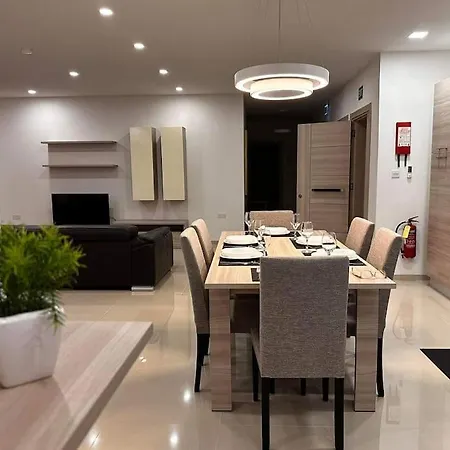 Cozy, Spacious 3 Bedroom Maisonette, 6 To 9 Ppl, 1 Min Walk From Seafront Case de vacanță Marsaxlokk