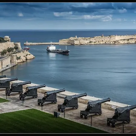 Case de vacanță Cozy, Spacious 3 Bedroom Maisonette, 6 To 9 Ppl, 1 Min Walk From Seafront