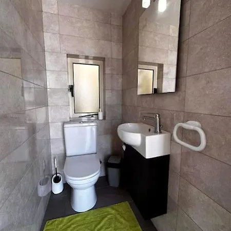 Cozy, Spacious 3 Bedroom Maisonette, 6 To 9 Ppl, 1 Min Walk From Seafront Case de vacanță Marsaxlokk