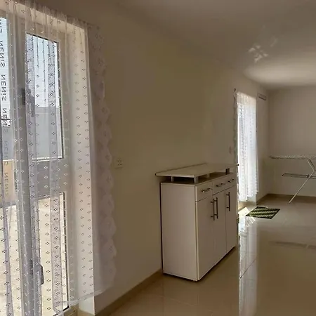 Marsaxlokk, Cozy, Spacious 3 Bedroom Maisonette, 1 Min Walk From Seafront