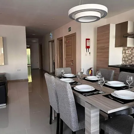 Marsaxlokk, Cozy, Spacious 3 Bedroom Maisonette, 1 Min Walk From Seafront Tatil Evi Marsaxlokk