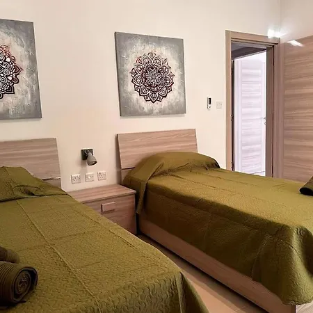 Tatil Evi Marsaxlokk, Cozy, Spacious 3 Bedroom Maisonette, 1 Min Walk From Seafront