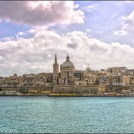 Marsaxlokk, Cozy, Spacious 3 Bedroom Maisonette, 1 Min Walk From Seafront Marsaxlokk
