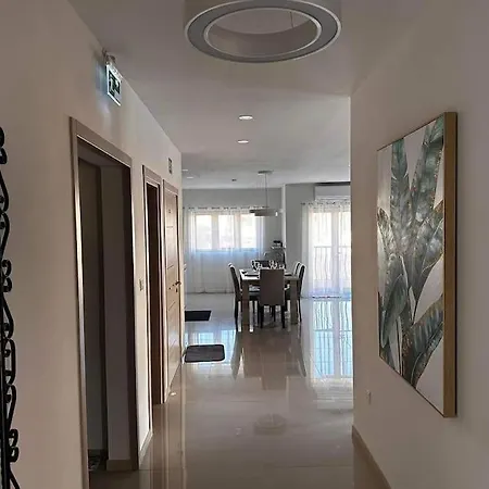 Tatil Evi Marsaxlokk, Cozy, Spacious 3 Bedroom Maisonette, 1 Min Walk From Seafront