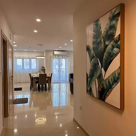 Cozy, Spacious 3 Bedroom Maisonette, 6 To 9 Ppl, 1 Min Walk From Seafront Case de vacanță