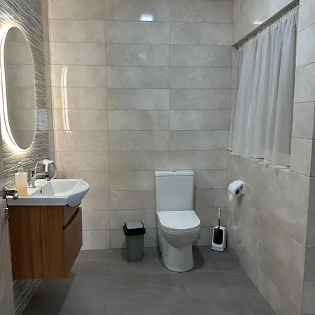 Holiday home Cozy, Spacious 3 Bedroom Maisonette, 6 To 8 Ppl, 1 Min Walk From Seafront